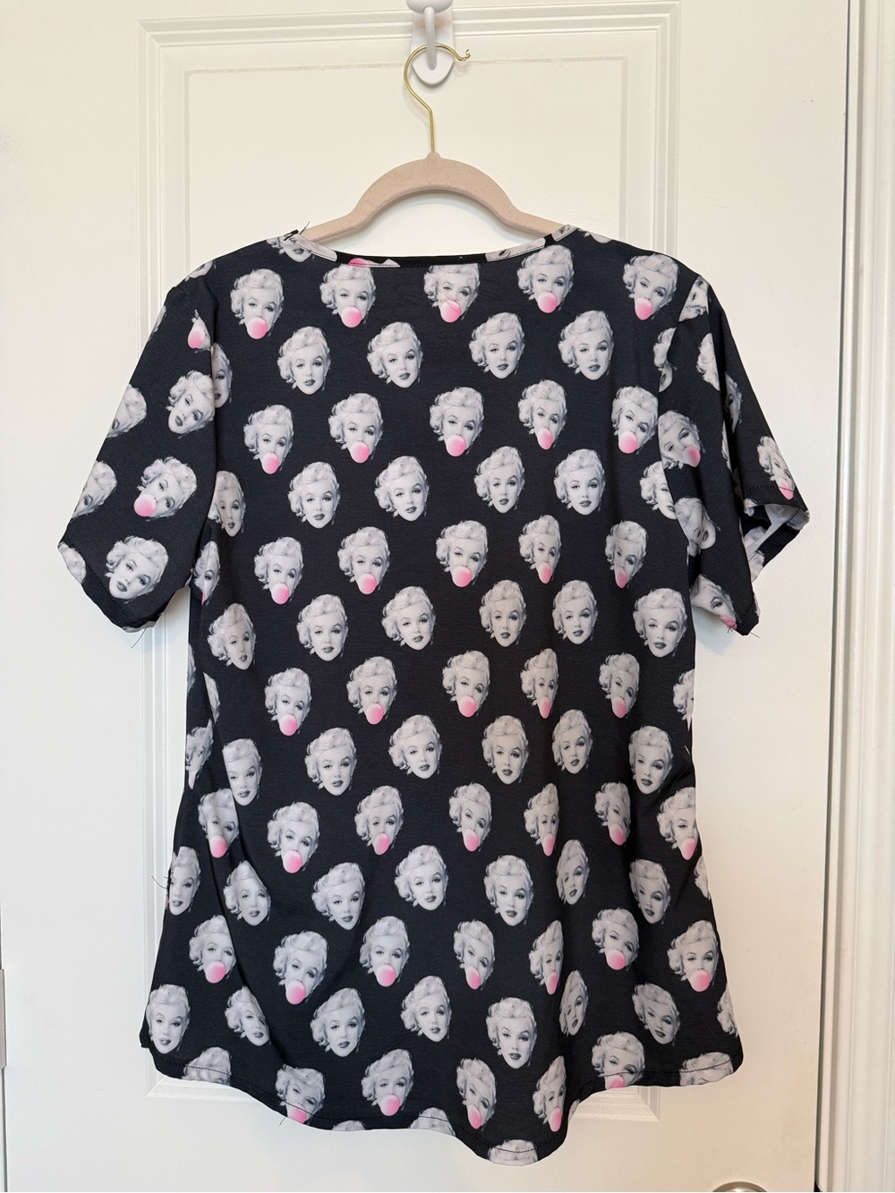 Marilyn Monroe by mediChic Black & White Pink Bubble Gum Print Scrub Top - Picture 2 of 3